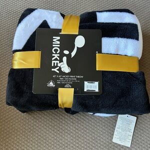 Mickey Print Throw Blanket